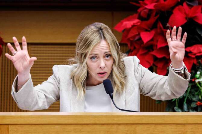 Un anno di governo Meloni, un anno di illusioni e menzogne della donna sola al comando