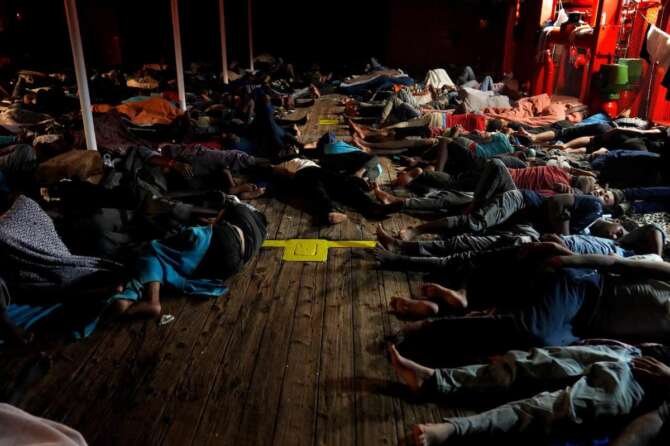 Open Arms fermata a Crotone, vittima del decreto spazzanaufraghi: accusati di aver ostacolato la Guardia costiera libica