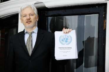 Chi è Julian Assange, fondatore di Wikileaks e perché il suo caso è come quello di Navalny