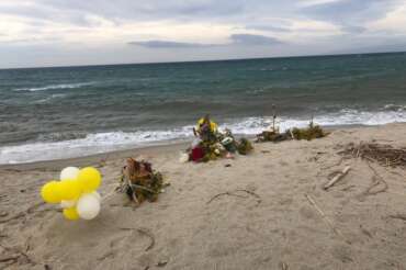 Cutro  09 Marzo 2023

La spiaggia di Steccato di Cutro luogo del naufragio di migranti

© Ronny Gasbarri/LaPresse



Cutro  09 Marzo 2023

La spiaggia di Steccato di Cutro luogo del naufragio di migranti

 Ronny Gasbarri/LaPresse