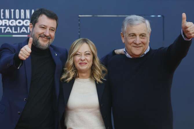 Foto Cecilia Fabiano/LaPresse 17 Dicembre 2023 Roma, Italia – Politica – Atreju 2023 , Finale con Giorgia Meloni alla festa di Fratelli D’Italia Nella foto: Giorgia Meloni , Antonio Tajani , Matteo Salvini December 17 , 2023 Roma, Italy – Politics – Politics – Atreju, final with Giorgia Meloni at Fratelli d’Italia event In the photo: Giorgia Meloni , Antonio Tajani , Matteo Salvini
