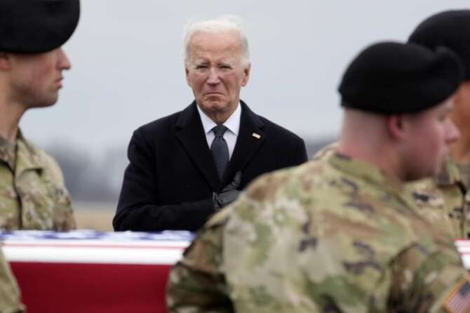 President Joe Biden watches as an Army carry team moves the flag-draped transfer case containing the remains of U.S. Army Sgt. William Jerome Rivers, 46, of Carrollton, Ga., during a casualty return at Dover Air Force Base, Del., Friday, Feb. 2, 2024. Rivers was killed in a drone attack in Jordan on Jan. 28. (AP Photo/Alex Brandon) Associated Press / LaPresse Only italy and Spain