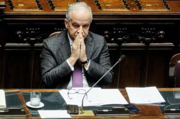 Salvare i naufraghi non è un delitto: salta il decreto Piantedosi