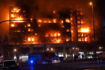 A housing block burns in Valencia, Spain, Thursday, Feb. 22, 2024. The cause of the fire is unknown and if there are any victims. (AP Photo/Alberto Saiz)