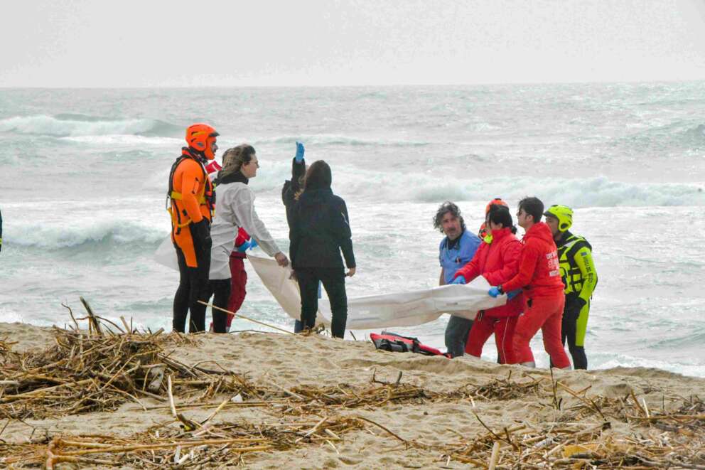 Naufragio di Cutro, gli oltre 100 morti furono responsabilità del governo Meloni