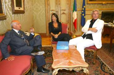 © Riccardo Squillantini / La Presse 10-09-2007 Roma Interni Il Presidente della Camera Fausto Bertinotti incontra Claudio Baglioni Nella Foto : Fausto Bertinotti e Claudio Baglioni con la moglie Rossella Barattolo