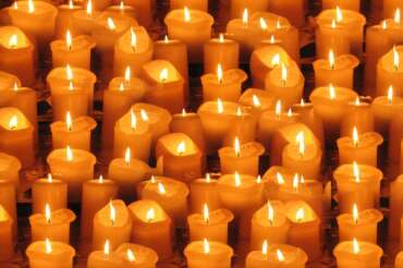 Candele durante la festa della candelora. Foto di repertorio