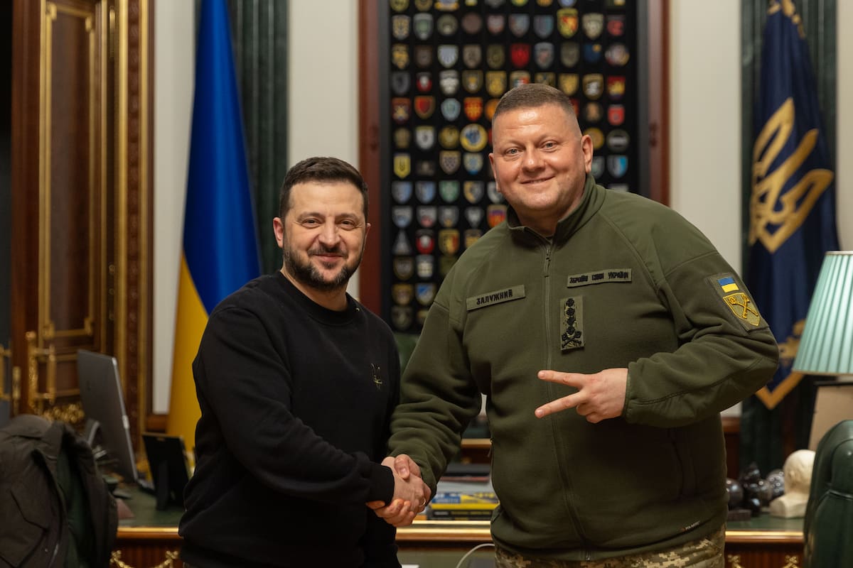 Zelensky Licenzia Zaluzhny Salta Il Capo Dell esercito Ucraino Al Suo Zelensky Licenzia Zaluzhny Salta Il Capo Dell esercito Ucraino Al Suo