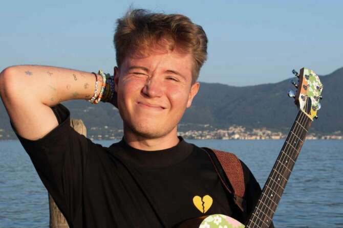 Alfa, il cantante al suo debutto a Sanremo 2024. Foto da Instagram.