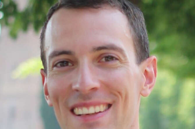 Ambrogio Mazzai: il prete-influencer che ha attaccato Geolier a Sanremo