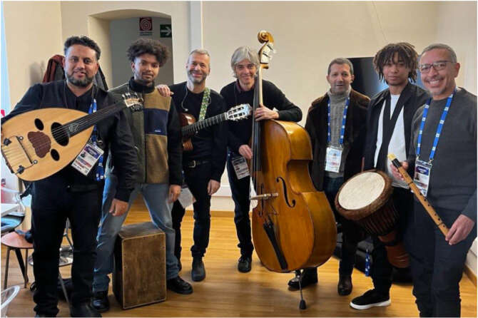 BabelNova Orchestra, storia della band multietnica che duetta a Sanremo con Dargen D’Amico