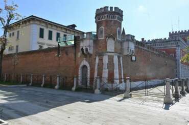 Venezia, detenuto denuncia alcuni agenti penitenziari: sarebbe stato pestato in carcere