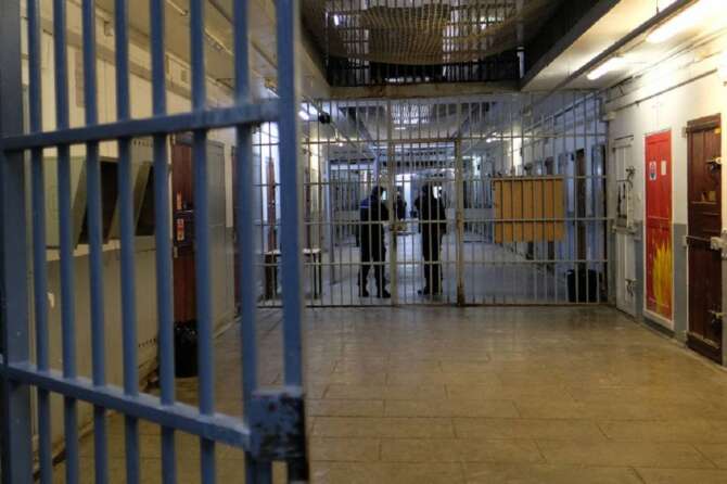 In carcere si continua a morire, suicidio numero 18 dall’inizio del 2024: un caso ogni due giorni