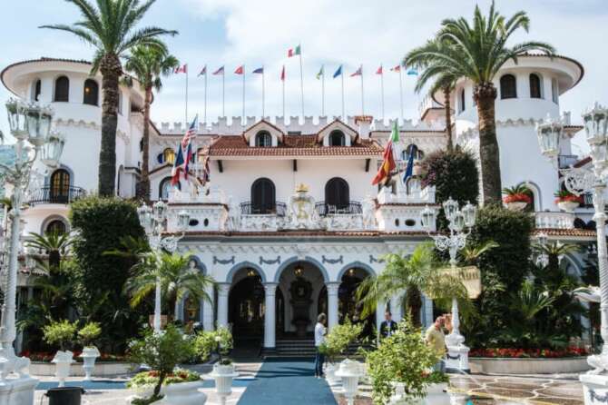 Perché è stato confiscato il Castello delle Cerimonie: che fine farà la Sonrisa