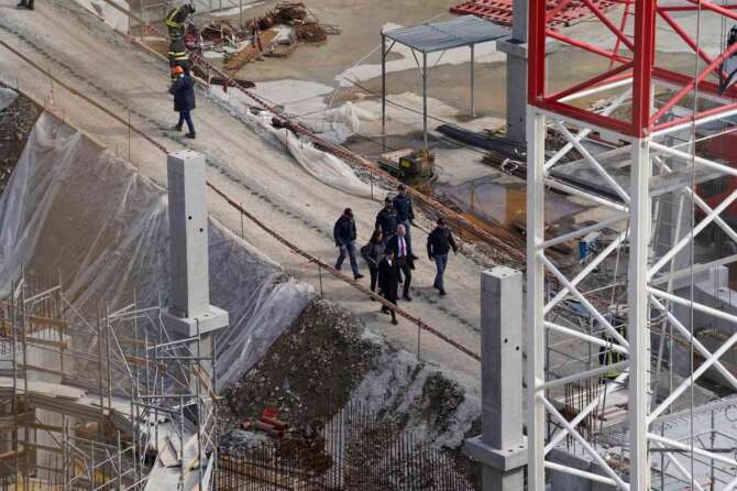 Cosa c’è dietro la strage del cantiere di Firenze: paghe da fame e subappalti