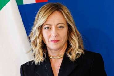 Rimpatri e terzo mandato, Meloni sgrida i ministri ‘ribelli’ e attacca la Chiesa