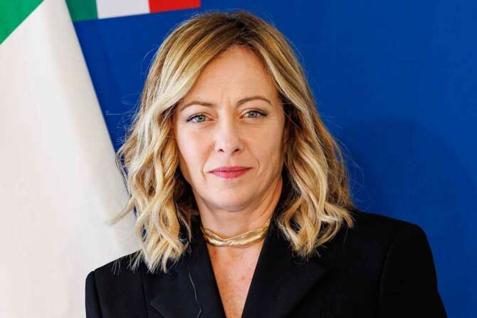 Rimpatri e terzo mandato, Meloni sgrida i ministri ‘ribelli’ e attacca la Chiesa