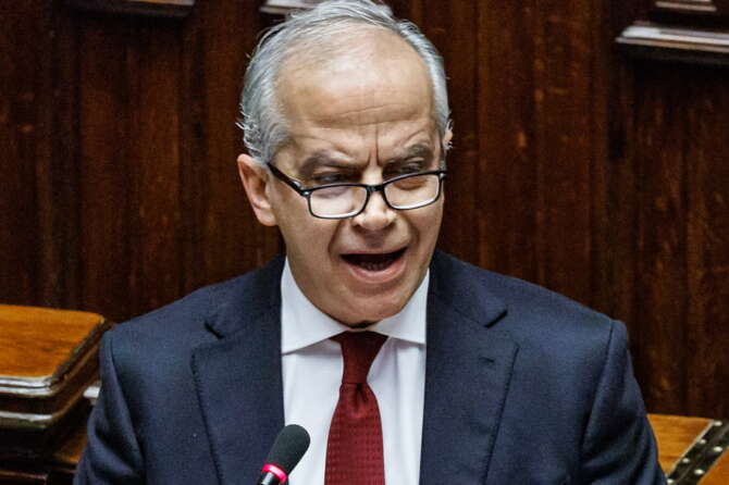 Studenti pestati a Pisa dalla polizia: cosa ha detto Piantedosi