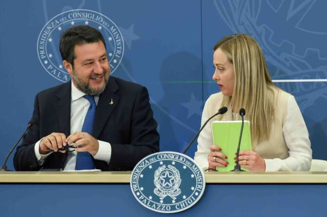 Meloni all’attacco di Salvini, FdI non vuole lasciare alla Lega neanche la destra estrema