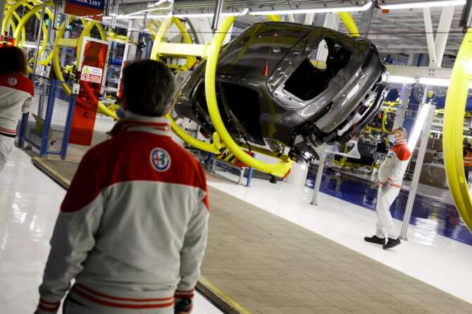 Operaio muore schiacciato nello stabilimento Stellantis di Avellino: lavorava per una ditta esterna