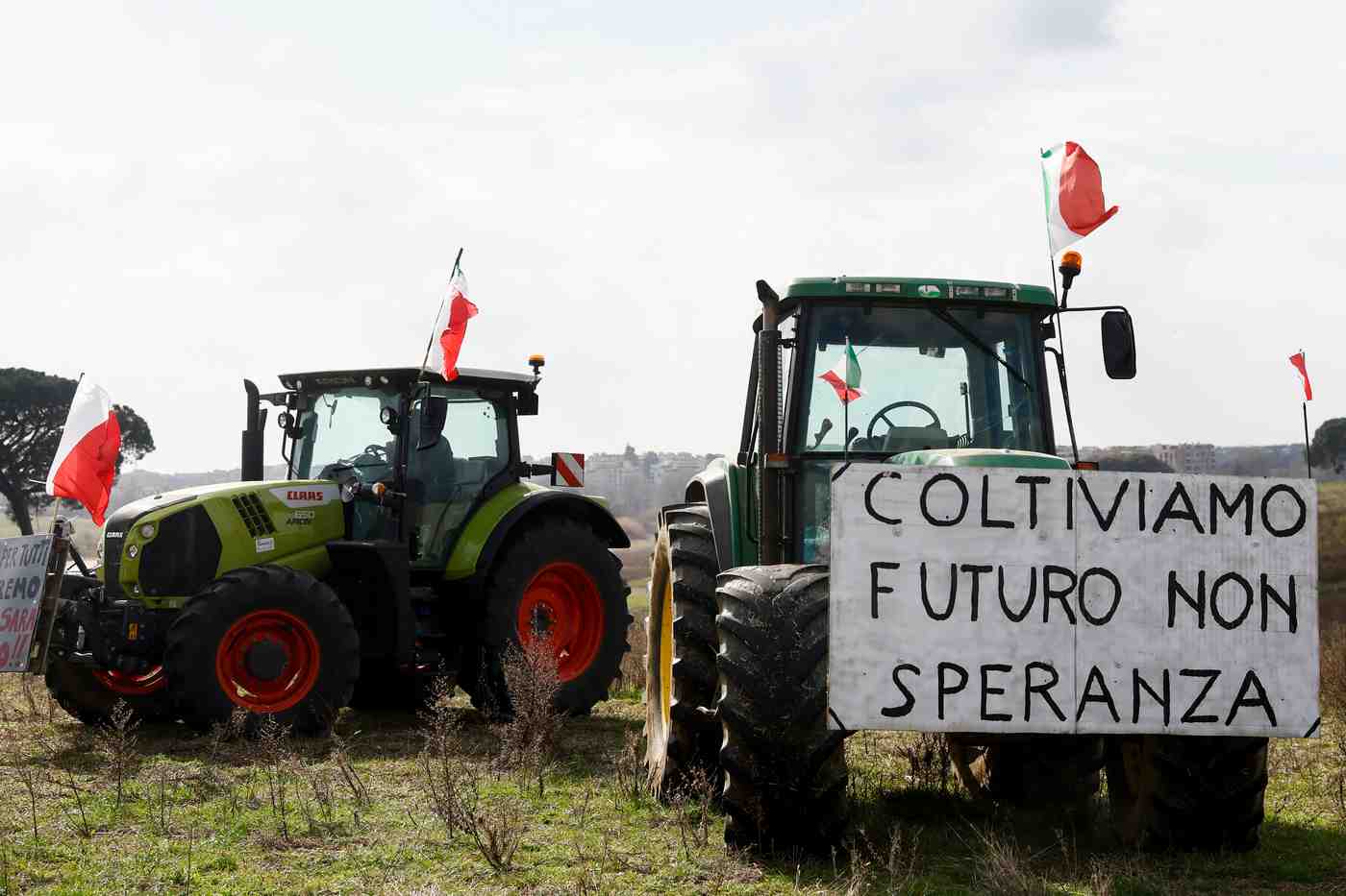 Altro che trattori, sul palco di Sanremo portateci detenuti e profughi