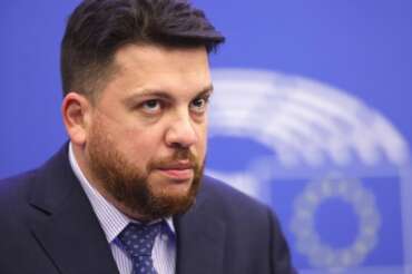 FILE – Russia’s Leonid Volkov, Chief of staff for the 2018 presidential election for Alexei Navalny’s campaign, looks on, at the European Parliament in Strasbourg, eastern France, Wednesday, Dec.15, 2021. Most Russian opposition figures are currently either in prison or in exile abroad. Still, many persist in challenging the Russian authorities, including by speaking out from behind bars. (AP Photo/Jean-Francois Badias, File) Associated Press/LaPresse Only Italy and Spain