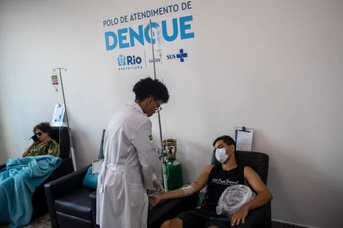 People suspected of having dengue fever are attended at the Carioca Health Super Center in Rio de Janeiro, Brazil, Friday, March 1, 2024. (AP Photo/Bruna Prado) Associated Press / LaPresse Only italy and Spain