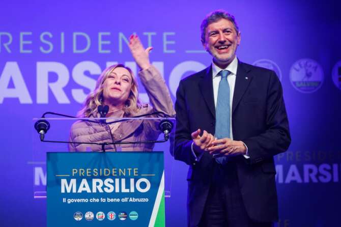 Giorgia Meloni e il candidato alla presidenza della Regione Abruzzo Marco Marsilio durante il comizio per elezioni regionali a Pescara, Martedì, 5 marzo 2024 (Foto Roberto Monaldo / LaPresse) Giorgia Meloni and the candidate for the presidency of the Abruzzo Region Marco Marsilio during the rally for the regional elections in Pescara, Tuesday, March 5, 2024 (Photo by Roberto Monaldo / LaPresse)
