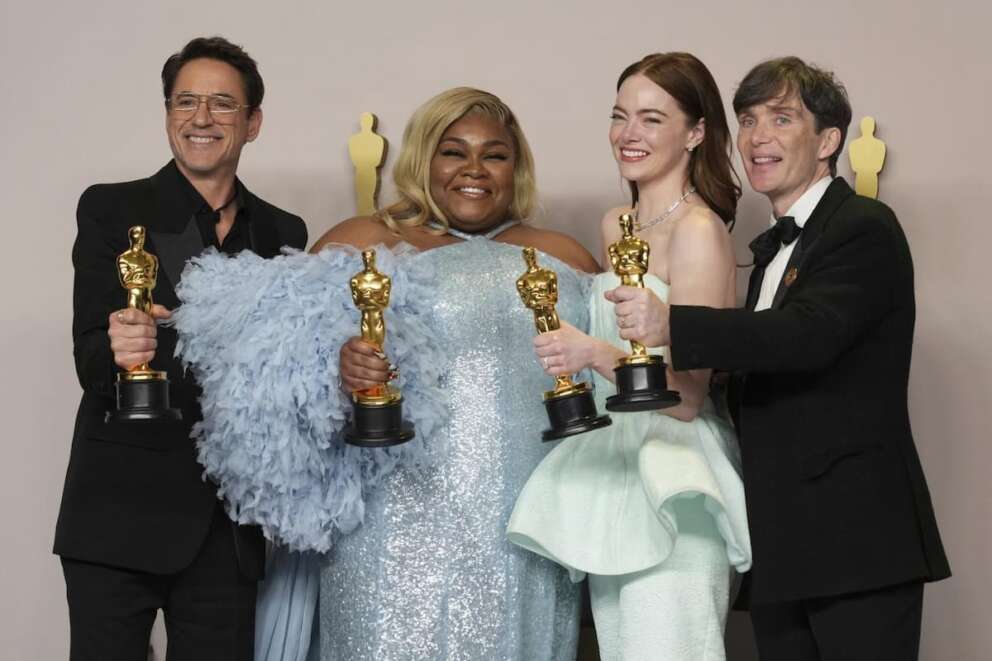 Robert Downey Jr., winner of the award for best performance by an actor in a supporting role for “Oppenheimer,” from left, Da’Vine Joy Randolph, winner of the award for best performance by an actress in a supporting role for “The Holdovers,” Emma Stone, winner of the award for best performance by an actress in a leading role for “Poor Things,” and Cillian Murphy, winner of the award for best performance by an actor in a leading role for “Oppenheimer,” pose in the press room at the Oscars on Sunday, March 10, 2024, at the Dolby Theatre in Los Angeles. (Photo by Jordan Strauss/Invision/AP) Associated Press/LaPresse Only Italy and Spain