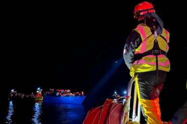 The rescue personnel of the SOS Mediteranee’s humanitarian ship Ocean Viking attend migrants rescued from a wooden boat in the Mediterranean Sea, Thursday, March 14, 2024. The European charity ship Ocean Viking said Friday it rescued another 135 migrants, including a pregnant woman and eight children, from a double-decker boat in Maltese search-and-rescue waters. (Johanna de Tessieres/ SOS Mediteranee via AP, HO) Associated Press/LaPresse