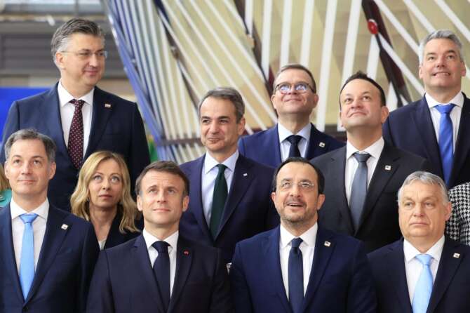 L’Europa non c’è più, ora c’è un Consiglio di guerra: si al riarmo e addio alla pace