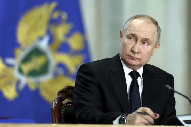 Putin, alta tensione sugli F-16 all’Ucraina: “Colpiremo i caccia anche in aeroporti NATO”