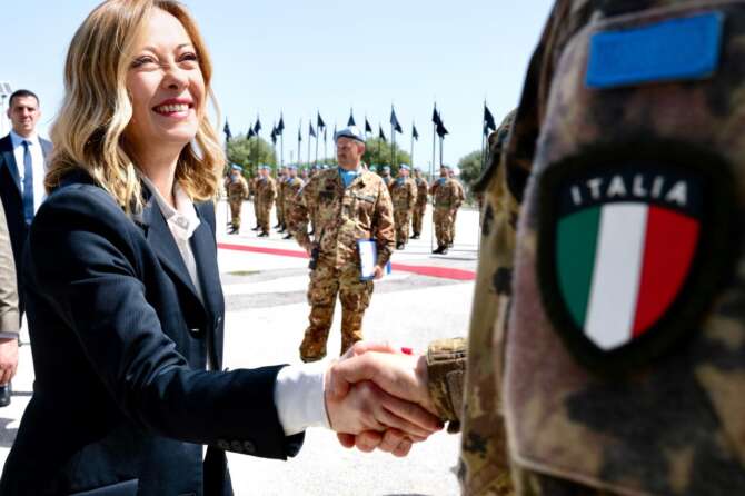 Pace con la “deterrenza”, così Meloni ignora la lezione di Bibbia e storia: la parola è più tagliente della spada