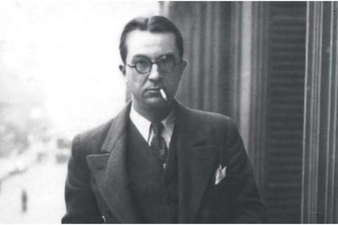 I finti intellettuali accucciati ai piedi di chi comanda