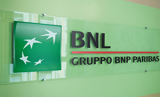 Cosa è successo a Bnl, problemi per i clienti della banca: addebiti multipli sui conti correnti