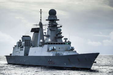 Cos’è la nave Caio Duilio in missione nel Mar Rosso: “Così abbiamo respinto l’attacco del drone degli Houthi”