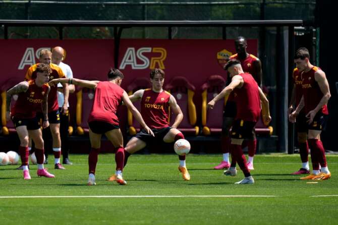 Un allenamento nel centro sportivo di Trigoria dei calciatori dell’AS Roma