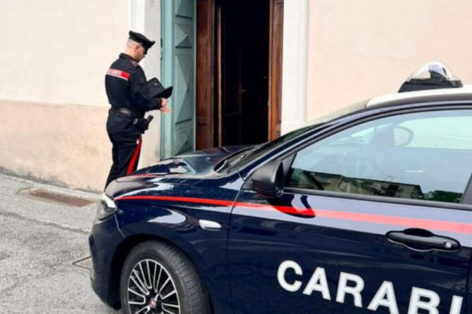 Rissa tra mamme fuori un asilo di Scampia: dalla chat Whatsapp alle botte