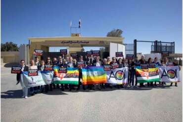 La “Carovana solidale” a Rafah, l’Italia che dice no alla guerra verso Gaza: “Qui è la porta dell’Inferno”