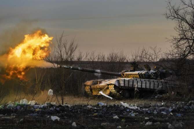 A Ukrainian tank of the 17th Tank Brigade fires at Russian positions in Chasiv Yar, the site of fierce battles with the Russian troops in the Donetsk region, Ukraine, Thursday, Feb. 29, 2024. (AP Photo/Efrem Lukatsky)