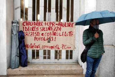 Dramma Cpr, migranti si auto infliggono torture con la speranza di uscire