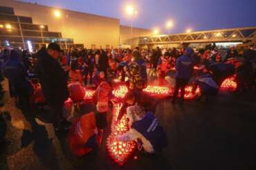 Memoriale improvvisato per le vittime del massacro di Crocus vicino Mosca
