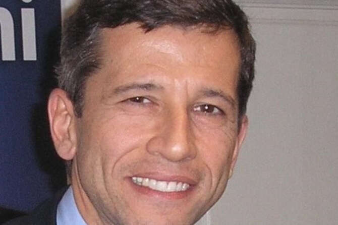 Enrico Coscioni: chi è il cardiochirurgo sospeso per aver dimenticato una garza dentro il corpo di un paziente