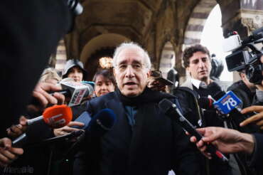 Foto Alessandro Bremec/LaPresse 02-11-2023 Milano, Italia – Cronaca – La cerimonia di scoprimento delle lapidi dedicate ai 14 nuovi Benemeriti iscritti nel Famedio al Cimitero Monumentale di Milano