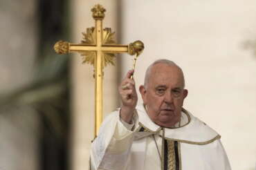 Papa Francesco, l’appello dalla messa di Pasqua: “Guerra sempre un’assurdità, non si ceda a logica delle armi”