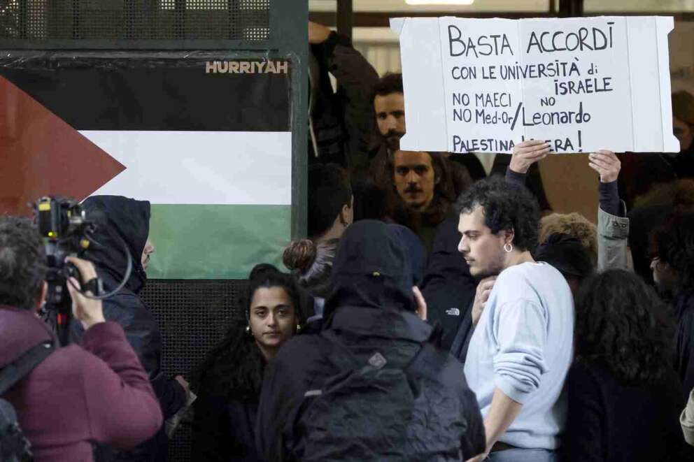 Perché gli studenti hanno occupato la Sapienza, la tensione con la polizia