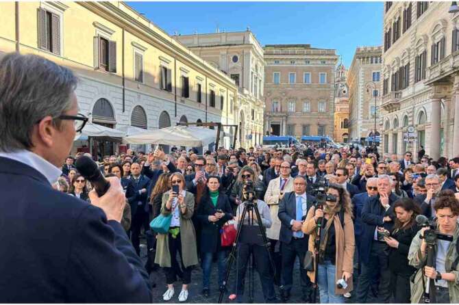 Un suicidio ogni tre giorni, il dramma carceri non può più attendere: “Servono norme urgenti”
