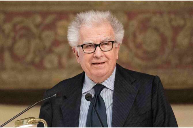 Intervista a Luigi Zanda: “Il Pd impari da Moro, prima la politica e poi le alleanze”