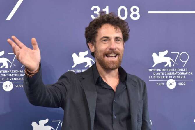 Foto Gian Mattia D’Alberto – LaPresse 06-09-2022 Venezia Spettacolo 79. Mostra Internazionale d’arte cinematografica “Il Signore Delle Formiche” Photocall nella foto: Elio Germano 2022-09-06 Venice 79th Venice Filmfestival “Il Signore Delle Formiche” Photocall in the photo: Elio Germano