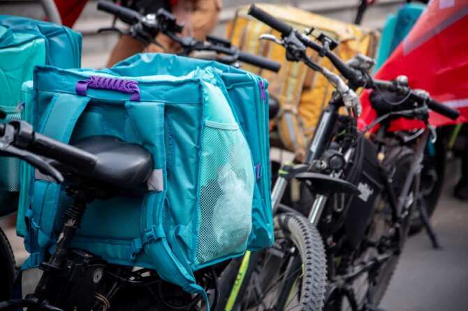 FOTO DI REPERTORIO Foto Claudio Furlan/LaPresse 16-10-2023 Milano, Italia – Sciopero dei Rider del food delivery presso Camera del Lavoro e Tribunale Photo Claudio Furlan/LaPresse 16-10-2023 Milan, Italy – Food Delivery Riders Strike at Chamber of Labor and Tribunal